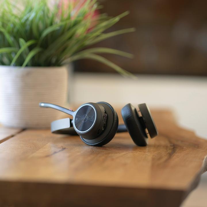 Actual product image Poly Voyager 4300 (Wireless, USB-A)