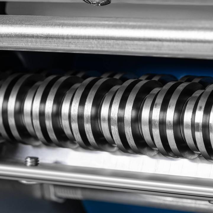 Produktbild Royal Catering Nudelmaschine elektrisch Pastamaker 18 cm Pastamaschine 1 - 14 mm Nudeln 550 W