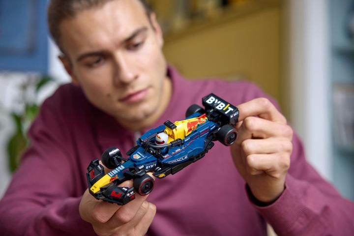 Actual product image LEGO Oracle Red Bull Racing RB20 F1 Rennauto (77243, LEGO Speed Champions)