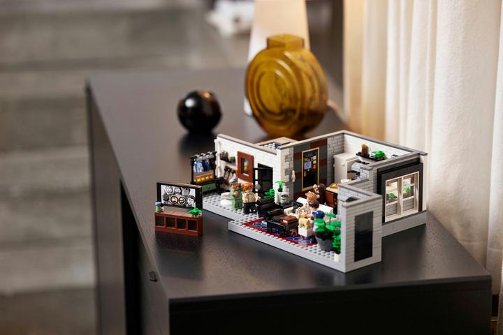 Immagine prodotto LEGO Qeer Eye- Il loft dei Fab 5 (10291, LEGO Creator Expert, Set LEGO rari)