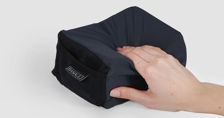 Produktbild Banale Mini Nackenkissen Dark Grey (Kopf- & Nackenkissen)