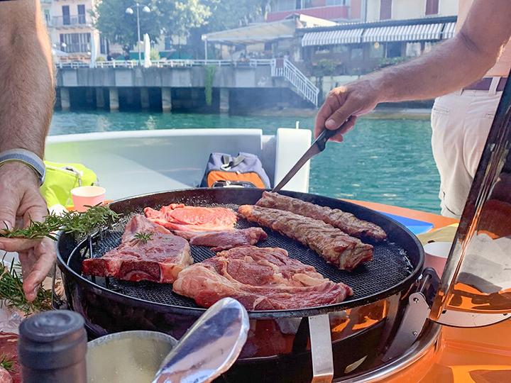 Produktbild Smartbox Barbecue im Donut-Boot auf dem Luganersee für 2 Personen (2 Pers.)
