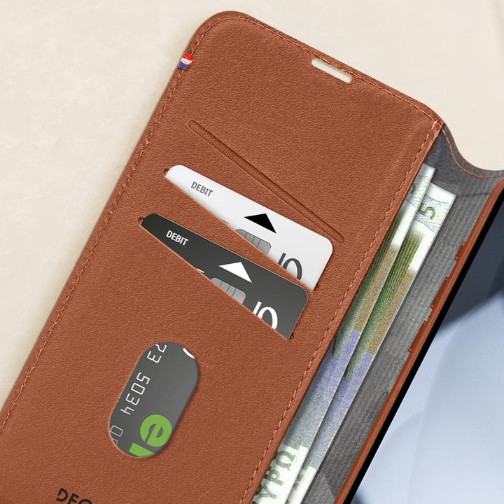 Actual product image Decoded Detachable MagSafe Leather Wallet (Apple iPhone 15)