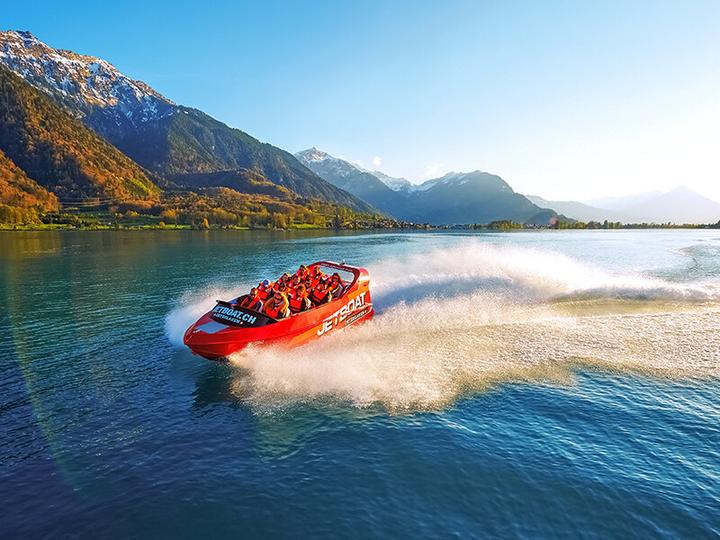Actual product image Smartbox Outdoor adventure in Interlaken: panoramic jetboat trip for 1 adult (1 pers.)