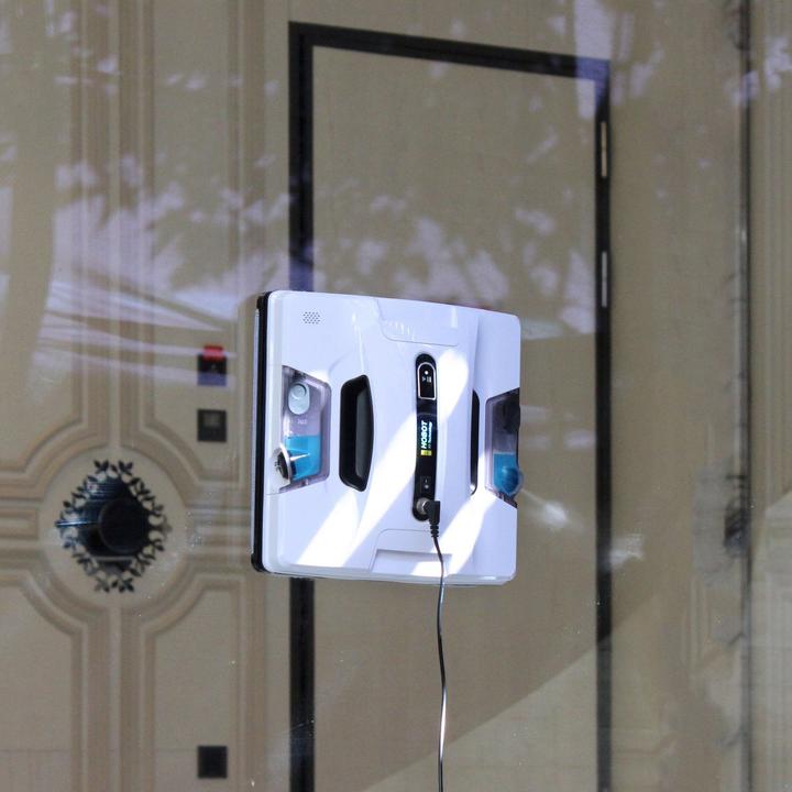 Actual product image Hobot 2S