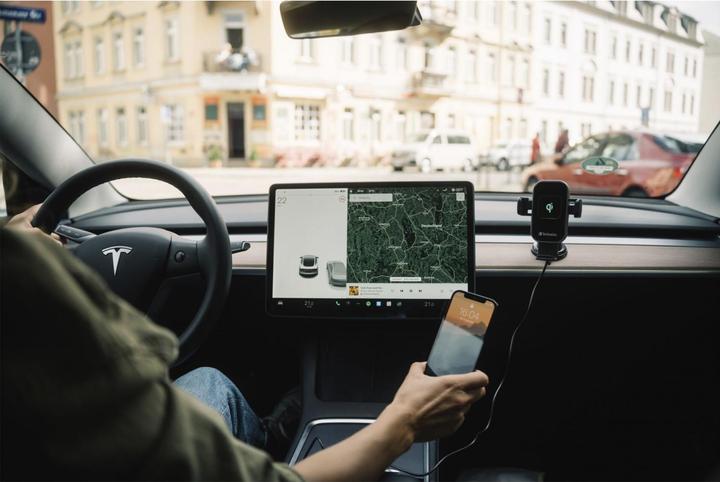 Image du produit Verbatim Chargeur de voiture Fast Qi Fast Wireless USB-C 15W FWC-02