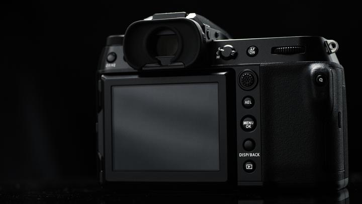 Produktbild Fujifilm GFX 100S – ohne BC-W235 Ladegerät (102 Mpx, Mittelformat)
