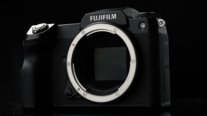 Produktbild Fujifilm GFX 100S – ohne BC-W235 Ladegerät (102 Mpx, Mittelformat)