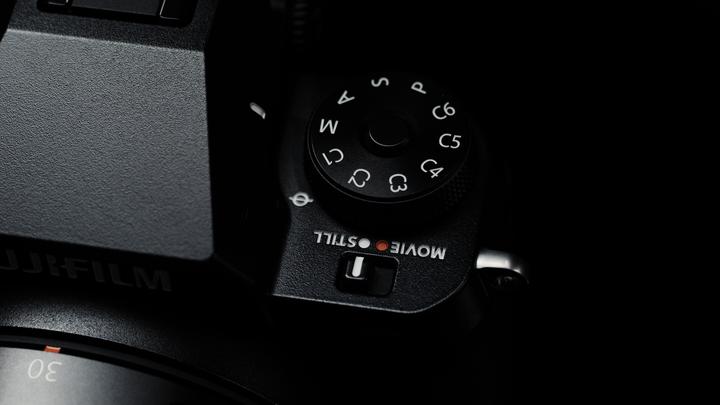 Produktbild Fujifilm GFX 100S – ohne BC-W235 Ladegerät (102 Mpx, Mittelformat)