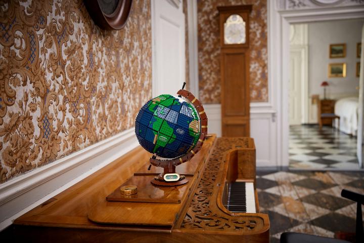 Actual product image LEGO Globe (21332, LEGO Ideas, LEGO Rare Sets)