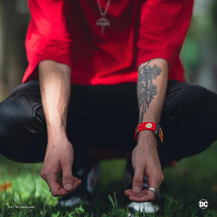 Actual product image Moby Fox DC bracelet pour smartwatch The Flash Logo (Sweat and UV-resistant, High-quality silicone)