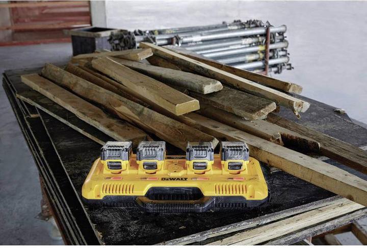 Actual product image DeWalt XR multi-voltage 4-port 8A charger (10.8 V)