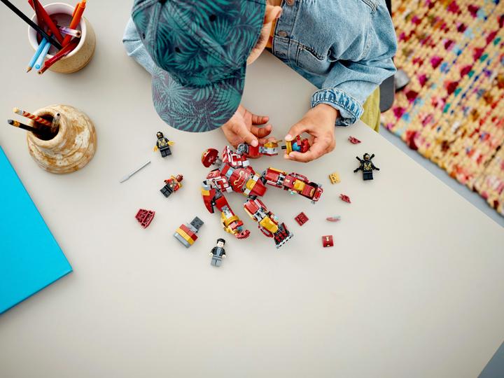Actual product image LEGO Hulkbuster: The Battle of Wakanda (76247, LEGO Marvel)