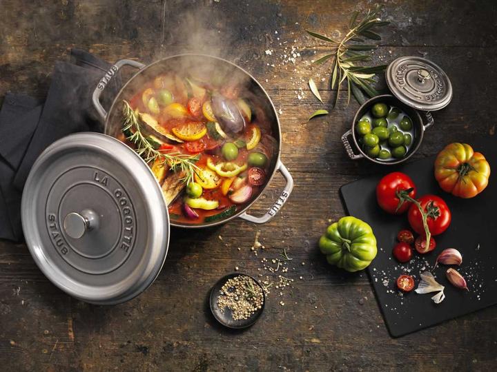 Produktbild Staub Cocotte (24 cm, Bräter + Schmortopf, Gusseisen)