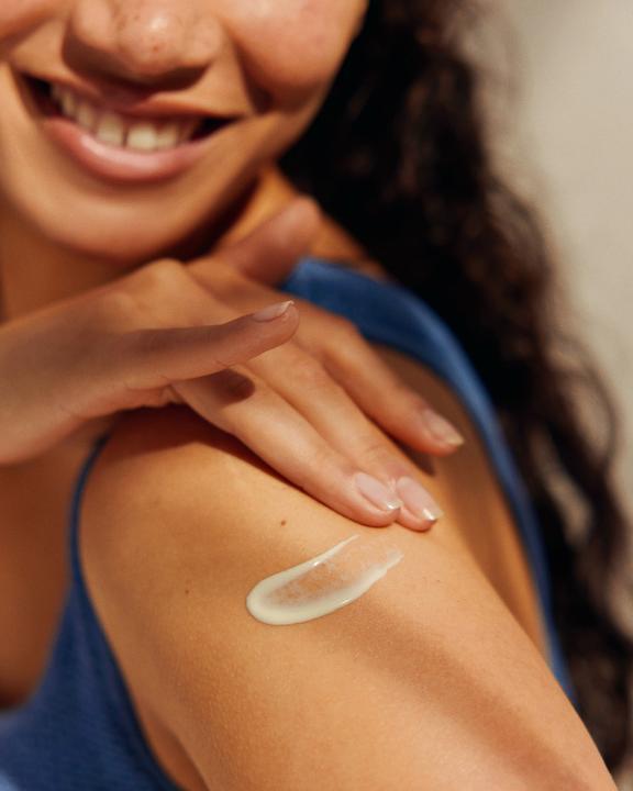 Produktbild NIVEA Sun Protect & Moisture Reisegrösse Sonnenmilch Mini (Sonnenmilch, SPF 30, 100 ml, 118 g)