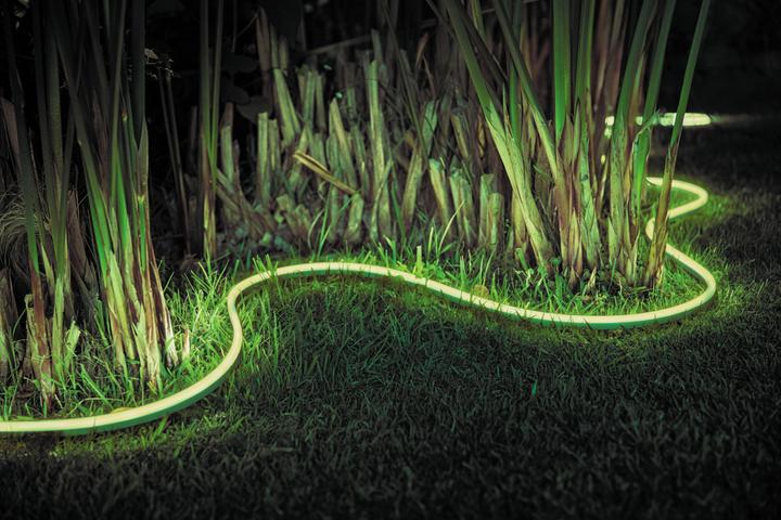 Produktbild Philips Hue Outdoor Lightstrip BT (RGBW, 200 cm, Outdoor)