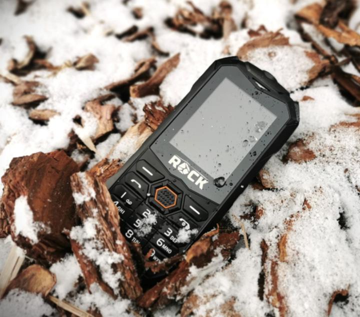 Produktbild Estar ROCK Robustes, wasserdichtes IP68-Mobiltelefon (2.40", 0.08 Mpx, 2G)