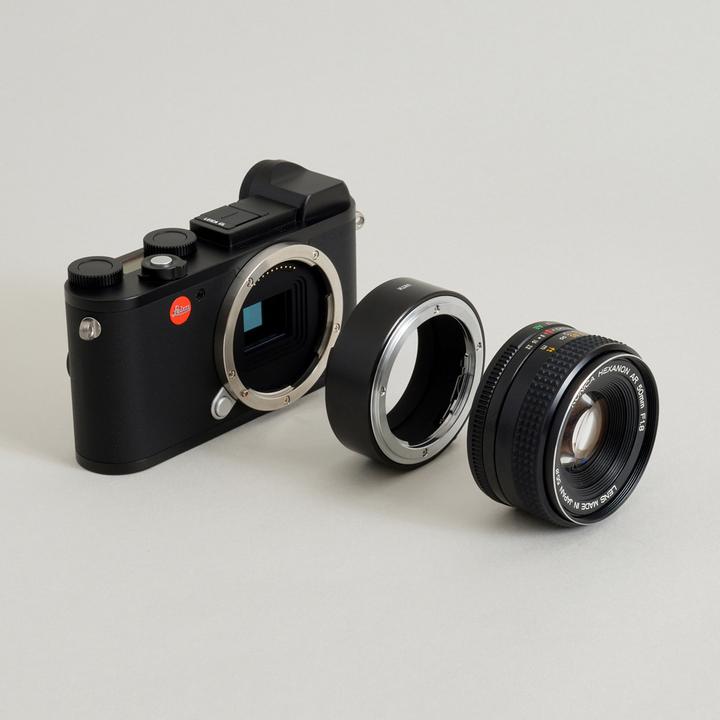 Produktbild Urth Lens Mount Adapter: Compatible with Konica AR Lens to Leica L Camera Body