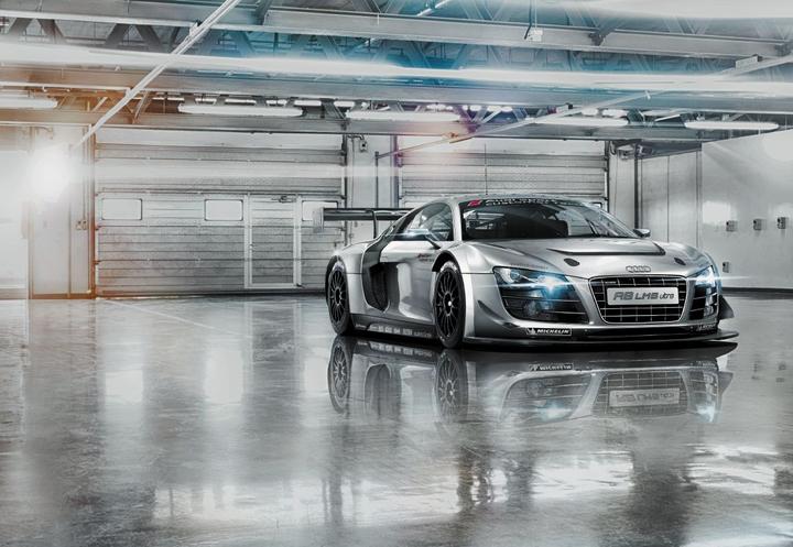 Actual product image Komar Audi R8 Le Mans (368 x 254 cm)