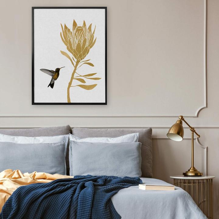 Produktbild Trenddeko Orara Studio - Hummingbird and Flower - goldene Blume (24 x 30 cm)