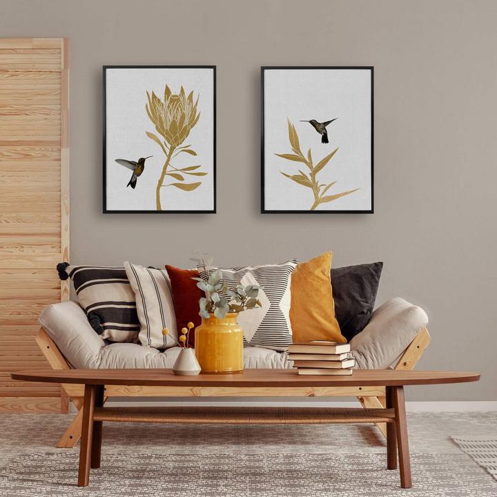 Produktbild Trenddeko Orara Studio - Hummingbird and Flower - goldene Blume (80 x 100 cm)