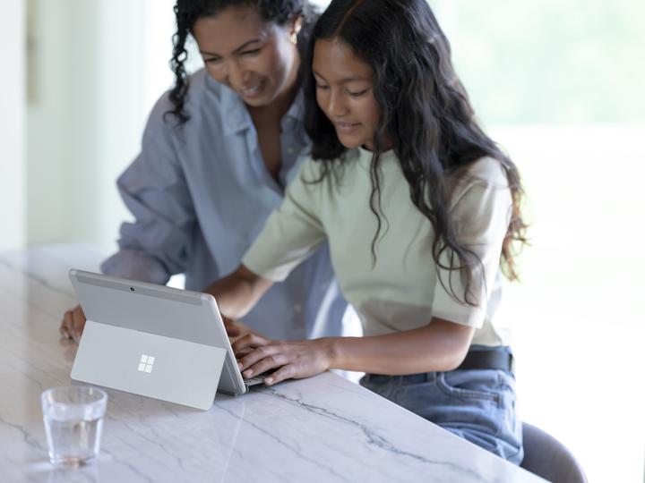 Produktbild Microsoft Surface Go 3 (10.51", Intel Core i3-10110Y, 8 GB, 128 GB)