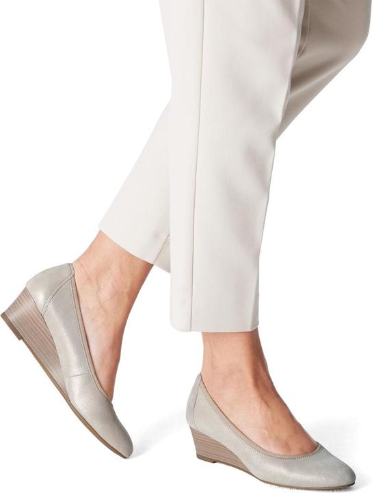 Actual product image Tamaris Wedge pumps (38)