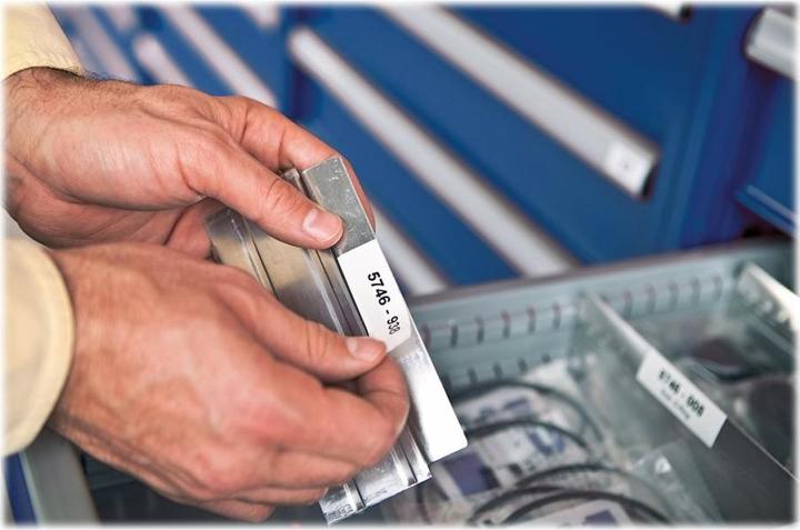 Produktbild Dymo Rhino Vinylband, schwarz (1.90 cm, Weiss)