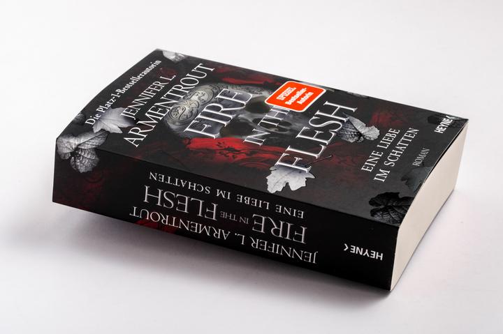 Produktbild Fire in the Flesh – Eine Liebe im Schatten (Deutsch, Sonja Rebernik-Heidegger, Jennifer L. Armentrout, 2024)