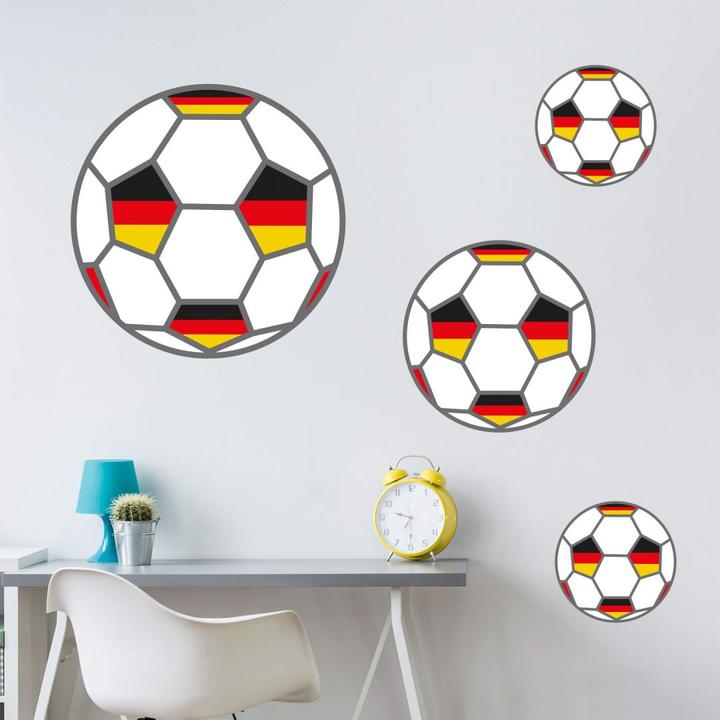 Produktbild Trenddeko Fussball mit Deutschland-Fahnen (100 x 100 cm, 80 x 80 cm, 60 x 60 cm, 20 x 20 cm, 40 x 40 cm, 10 x 10 cm)
