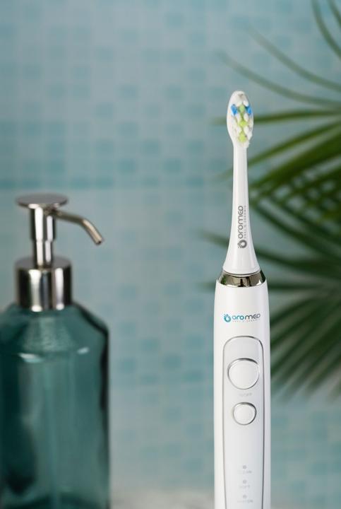 Actual product image Oromed Oro-Sonic Next biały (Sonic toothbrush)