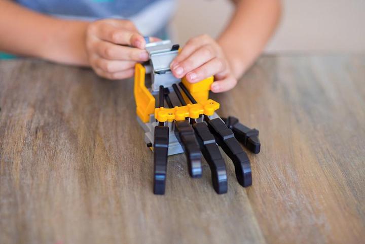 Actual product image 4M Motorized Robot Hand KidzRobotix