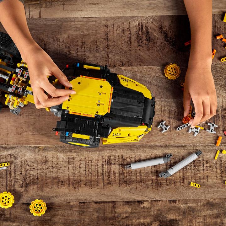 Actual product image LEGO Volvo articulated dumper (6x6) (42114, LEGO Technic)