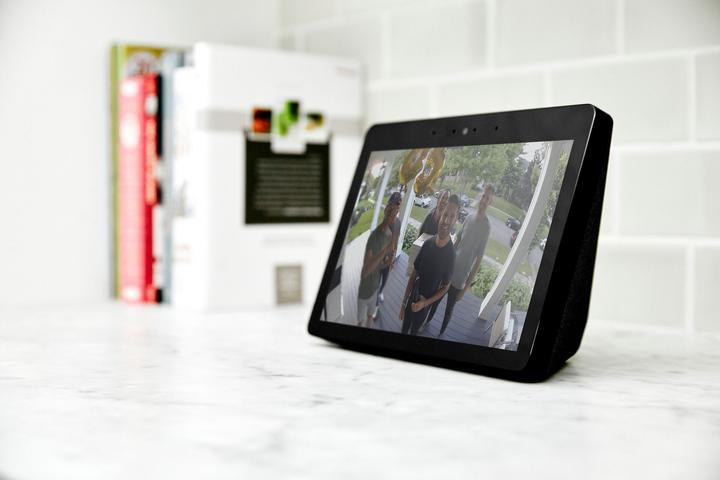 Produktbild Arlo Pro 3 Spotlight Kamera, 3er Set weiss (2560 x 1440 Pixels)
