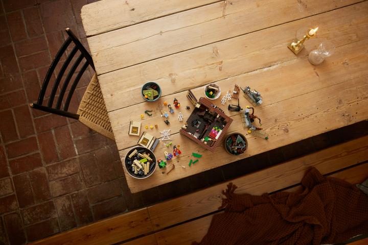 Actual product image LEGO Disney Hocus Pocus: The Sanderson Sisters' Cottage (21341, LEGO Ideas, LEGO Rare Sets)