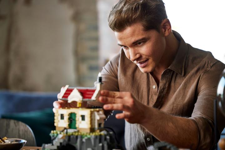 Productafbeelding LEGO Gemotoriseerde vuurtoren (21335, LEGO Ideeën, LEGO Zeldzame Sets)