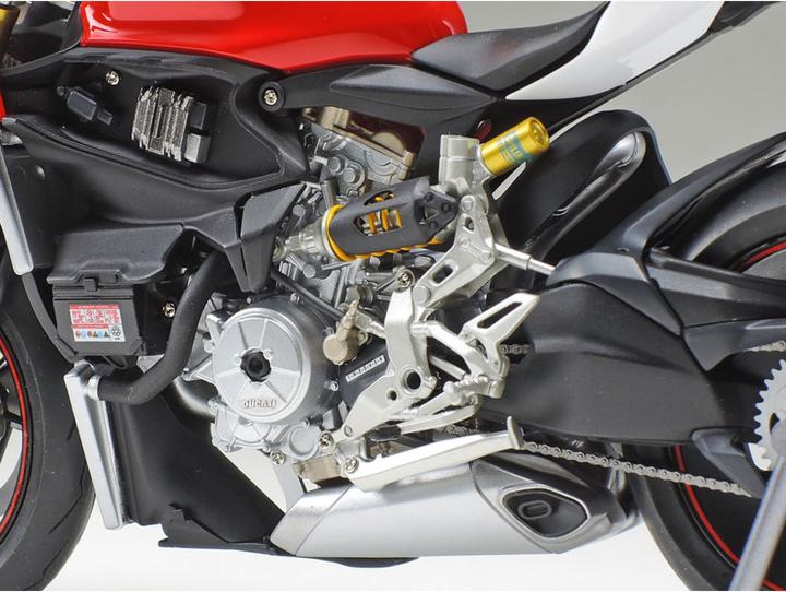 Actual product image Tamiya Ducati 1199 Panigale S Tricolore