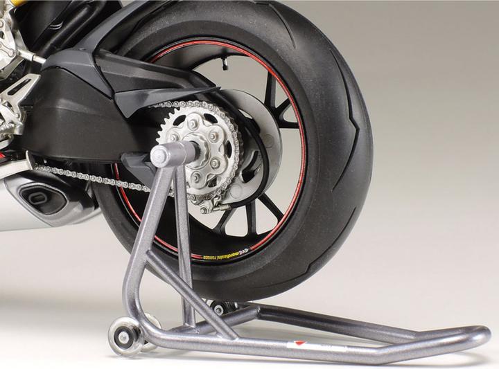 Actual product image Tamiya Ducati 1199 Panigale S Tricolore