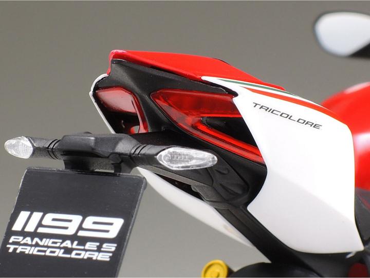 Actual product image Tamiya Ducati 1199 Panigale S Tricolore