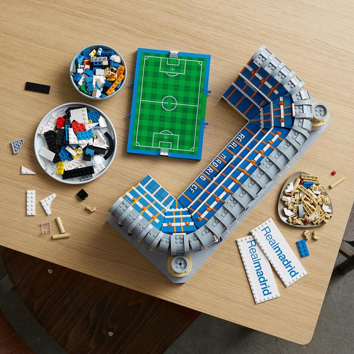 Produktbild LEGO Real Madrid - Santiago Bernabéu Stadion (10299, LEGO Icons, LEGO Seltene Sets)