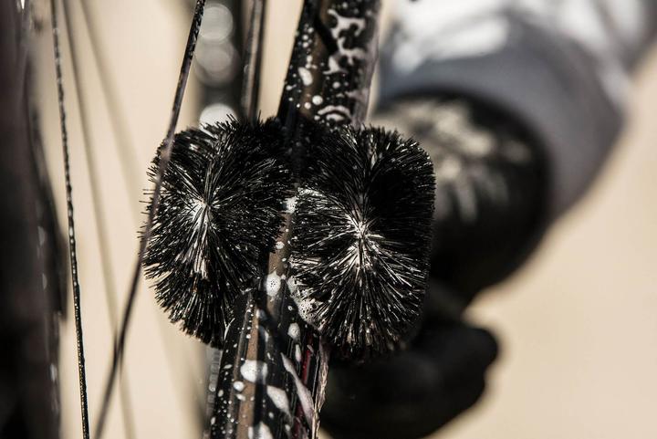 Actual product image Muc-Off Brush-2 Prong (1000 ml, Brush)
