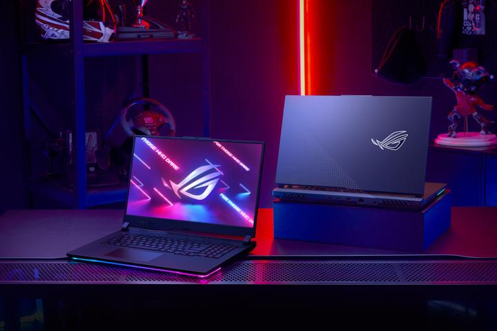 Immagine prodotto ASUS G713PV-LL166W (17.30", AMD Ryzen 9 7940HX, 32 GB, 2000 GB, Ing. Int.)