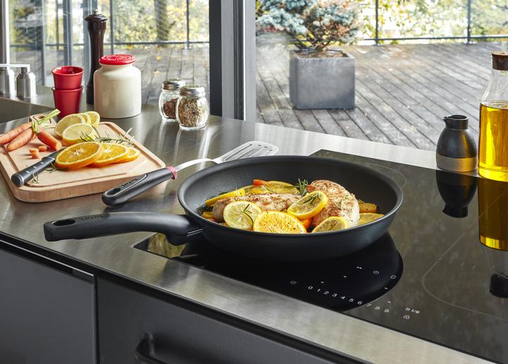 Actual product image Tefal Titanium Fusion (24 cm, Frying pan)