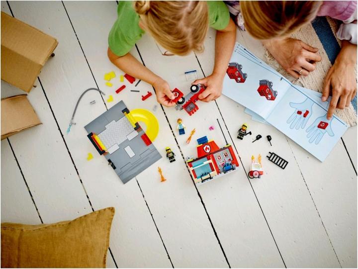 Actual product image LEGO Fire station and fire truck (60375, LEGO City)