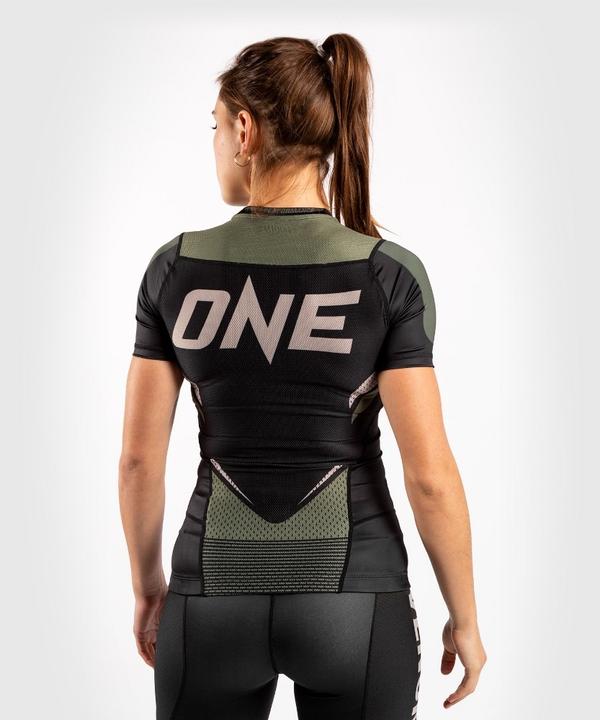 Immagine prodotto Venum ONE FC Impact Rashguard a maniche corte - da donna - Nero/Nero (M, L)