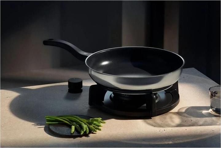 Image du produit WMF Poignée de la poêle (28 cm, Poêle à frire, Acier inoxydable)