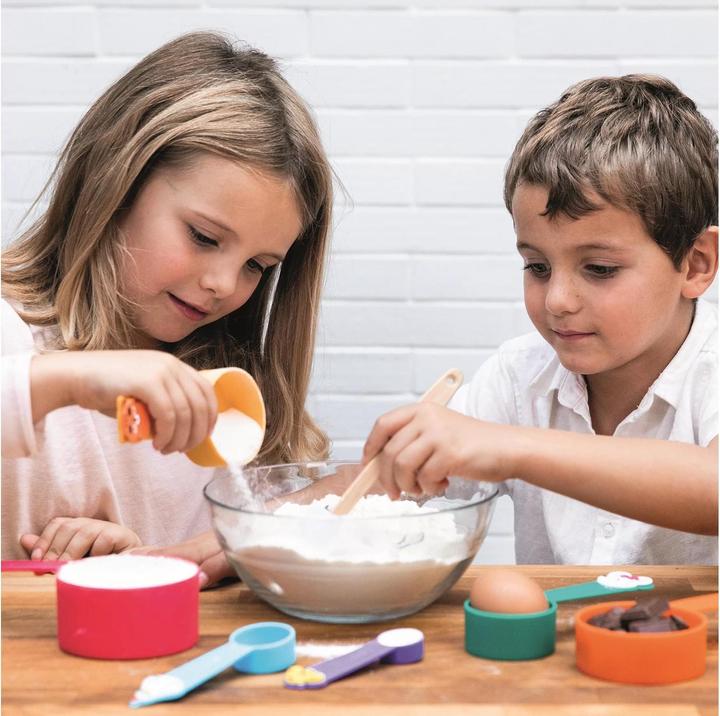 Actual product image Chefclub Baking set book 'The great world tour' with the measuring cups