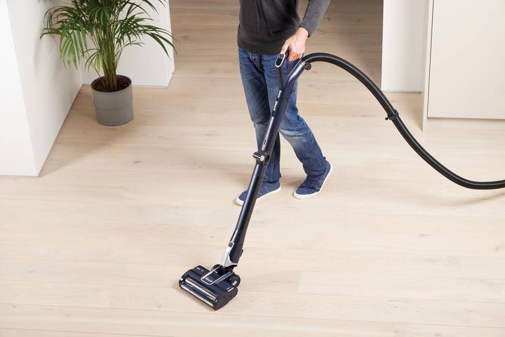 Actual product image Shark CZ250EUT Bagless Floor Vacuum Cleaner, Pet + AntiHair