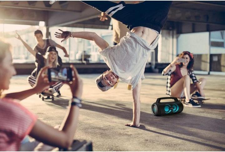 Actual product image Lamax PartyGo1 Play LXPSMPGO1PLBA (4 h, Rechargeable battery operated)