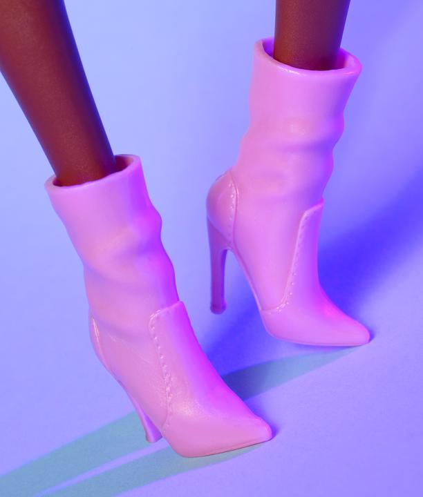 Actual product image Barbie Signature Looks 21 - Tall, Braids, Pink Skirt Outfit